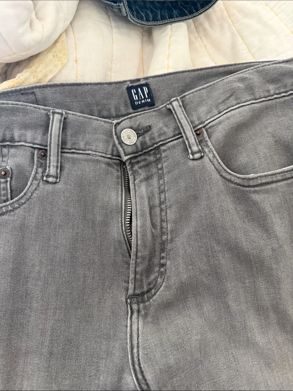 GAP Slim Straight Jeans in Gray Wash